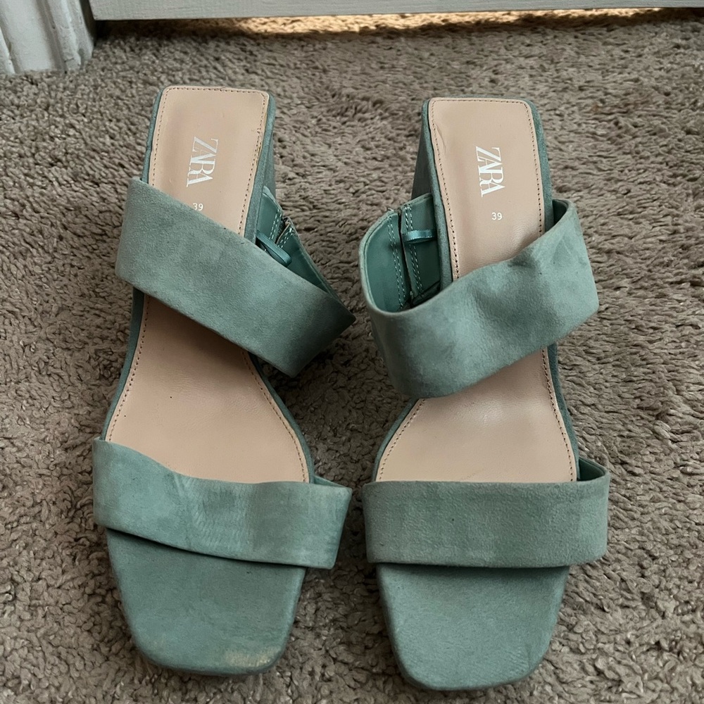 Zara Women's Green Suede Sandals